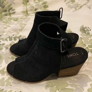 Tom’s 7.5 Black Suede Open Toe Heels
